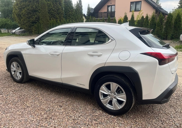 Lexus UX cena 105000 przebieg: 79000, rok produkcji 2021 z Błażowa małe 529